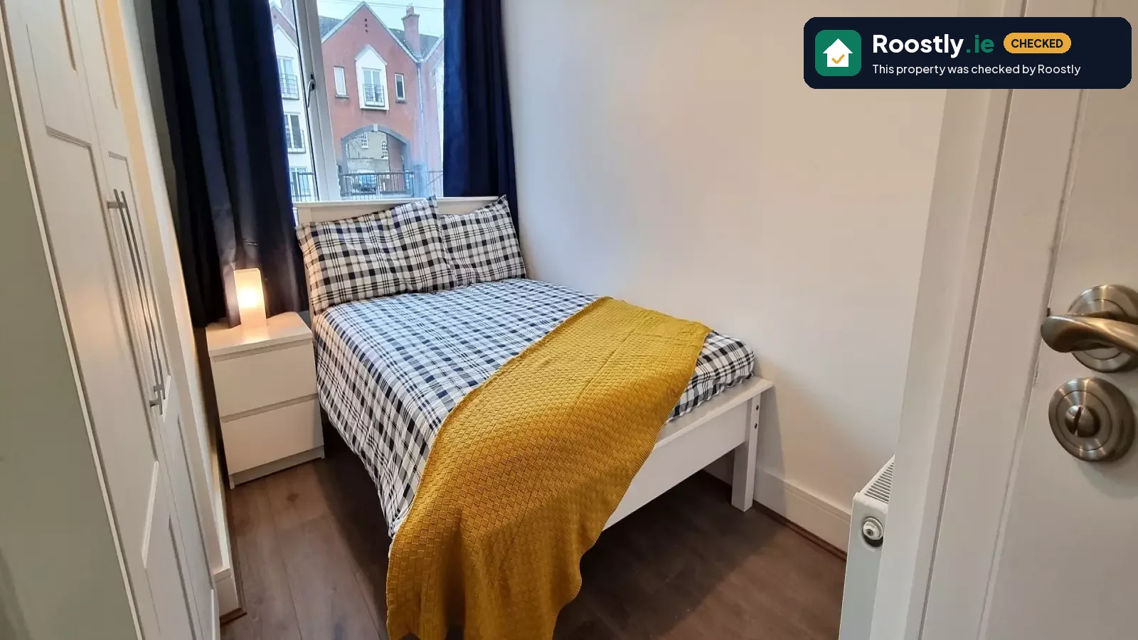 Room in a shared 12-bedroom apartment for rent in Inns Quay