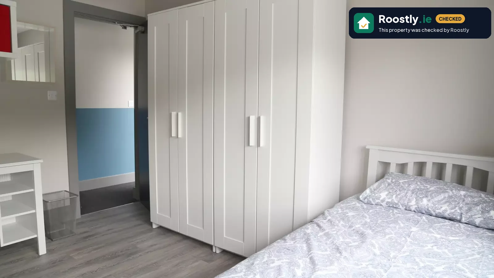 Pleasant bed for rent in 5-bedroom apartment in Whitehall