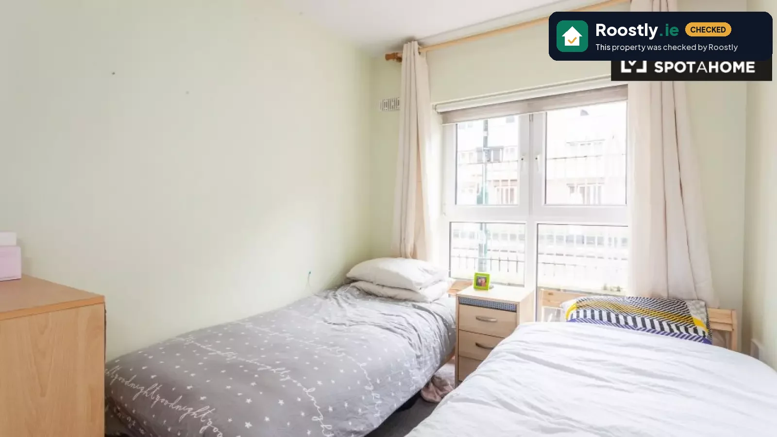 Room in a shared 4-bedroom apartment for rent in Docklands South, bills included