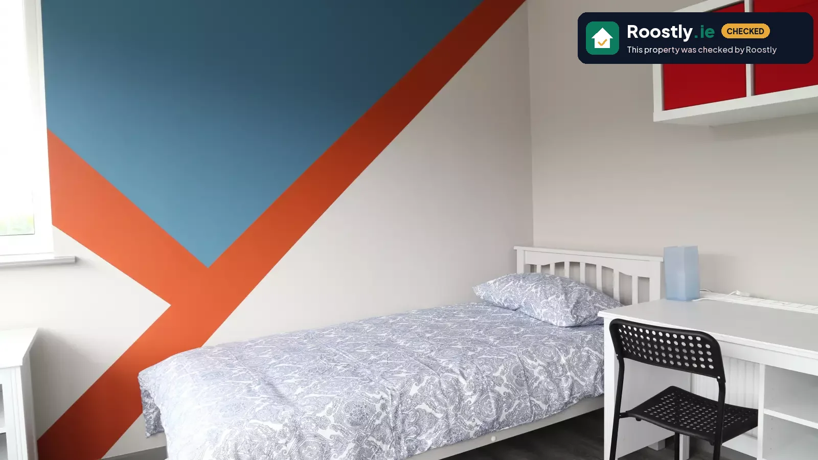 Bed for rent in 5-bedroom apartment for rent in Whitehall, professionals only.