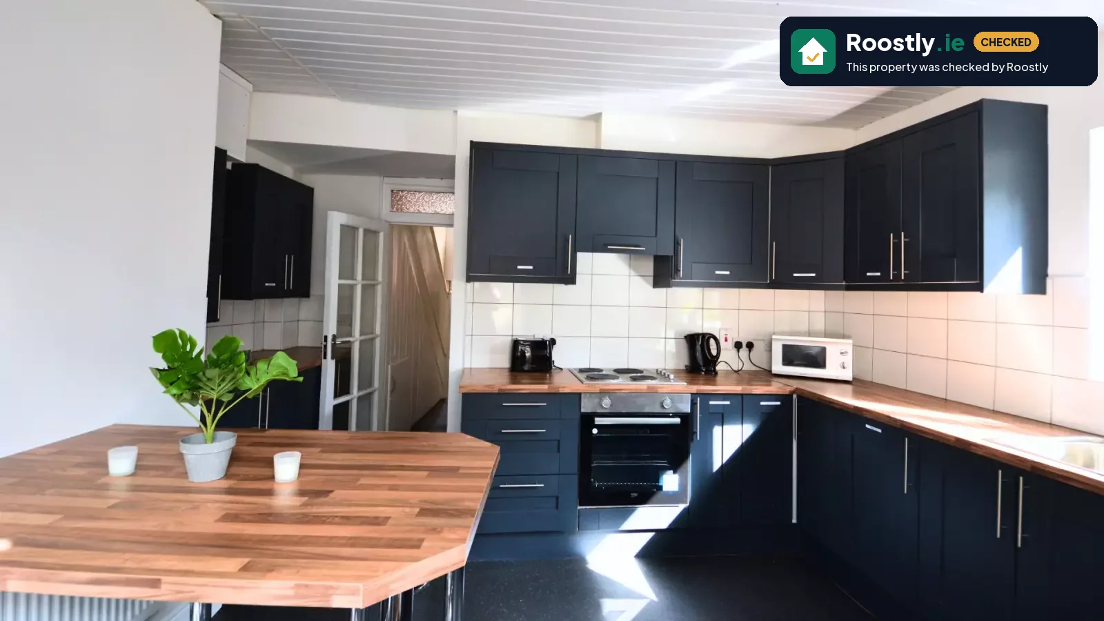 Bed in a ensuite twin room for female in 5-bedroom apartment in Drumcondra