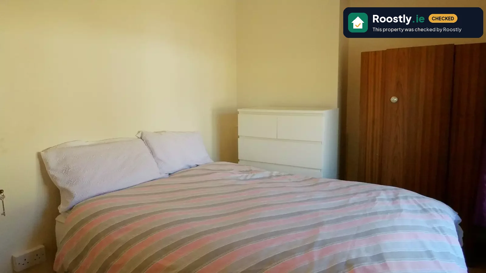 Room in a shared 1-bedroom apartment for rent in Ballygall, only females