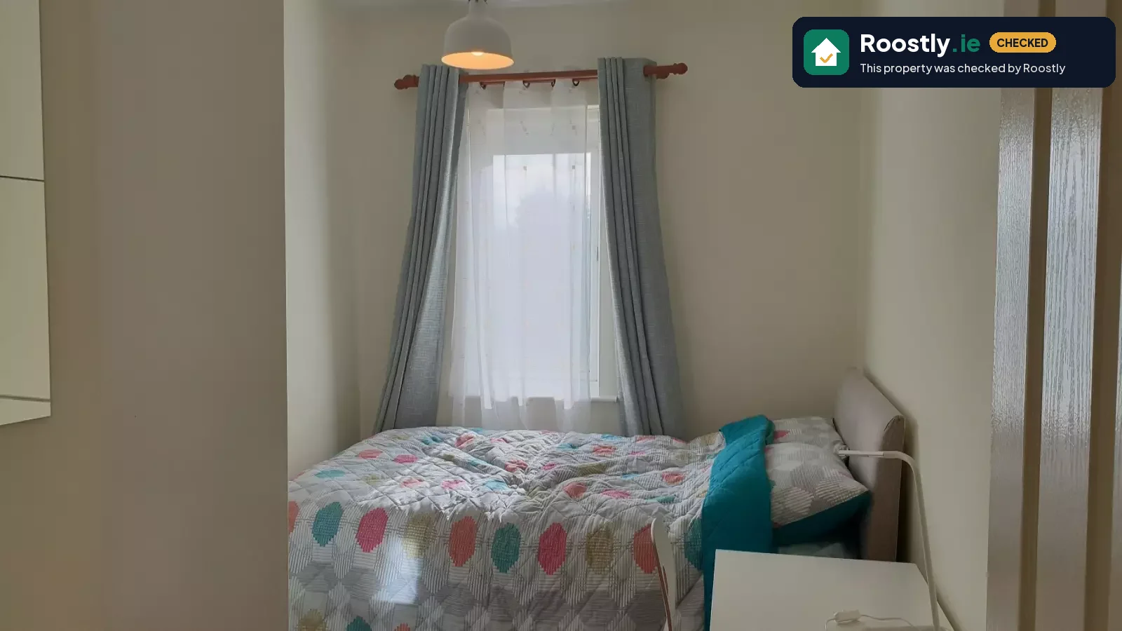 Room in a shared 4-bedroom apartment for rent in Dublin, perfect for professionals and students
