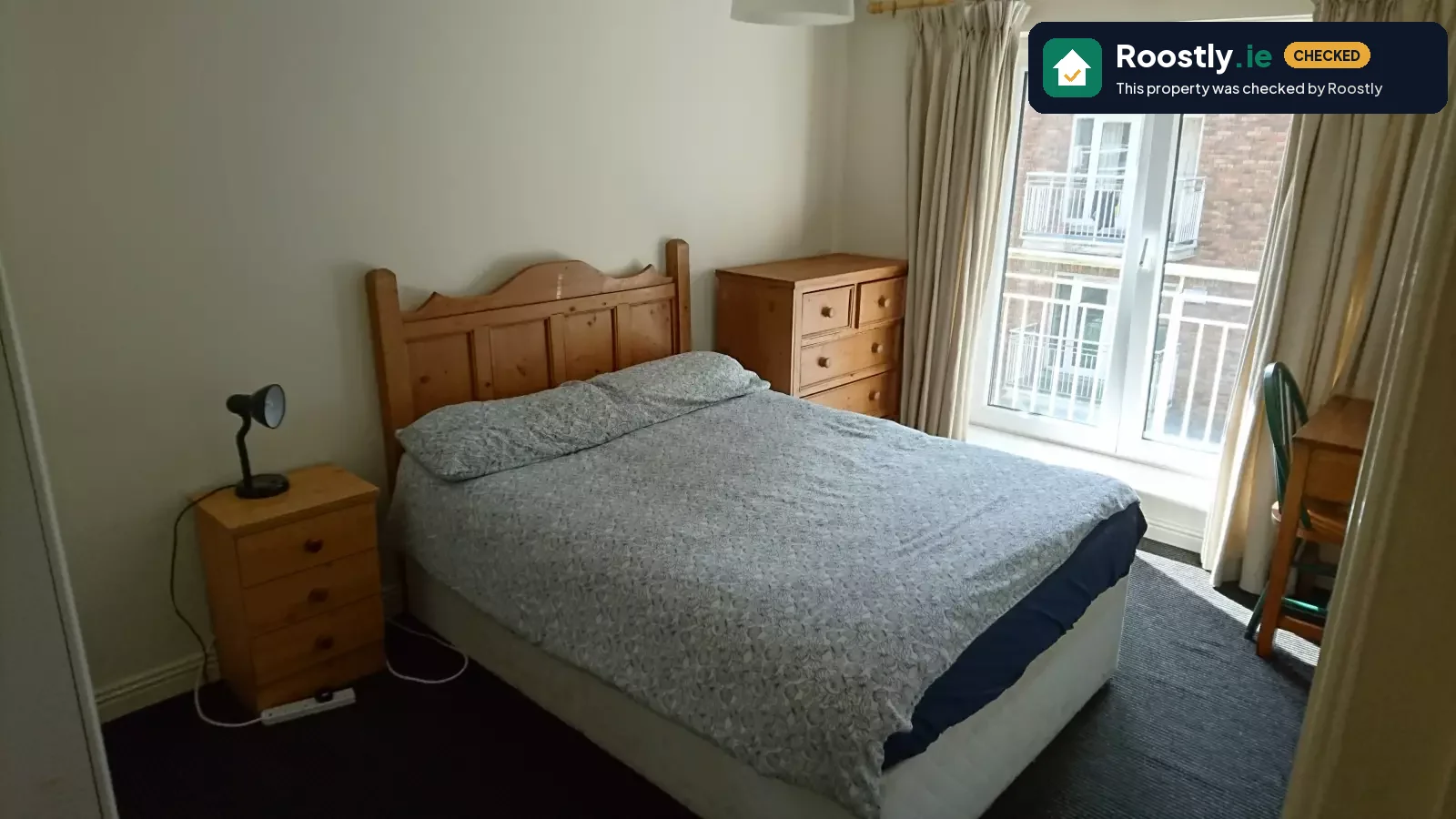 Rooms for rent in homey 3-bedroom flat in Old City