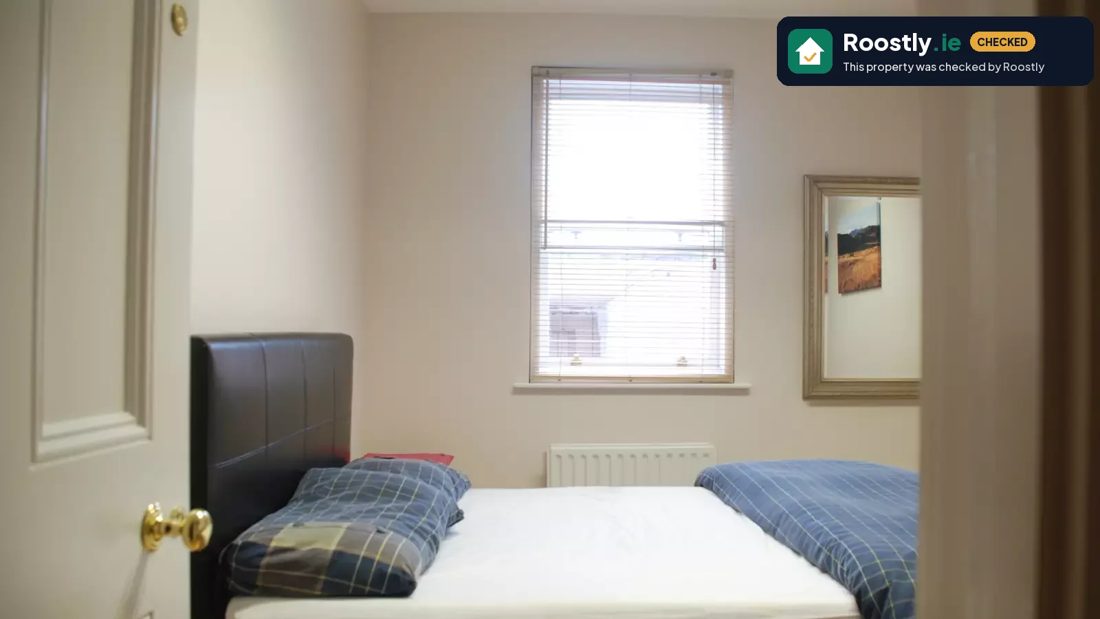 Room in a shared 5-bedroom apartment for rent in Northside, only males, professionals only