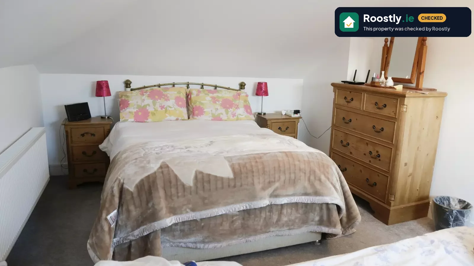 Furnished room for rent in 2-bedroom house with a garden in Killiney