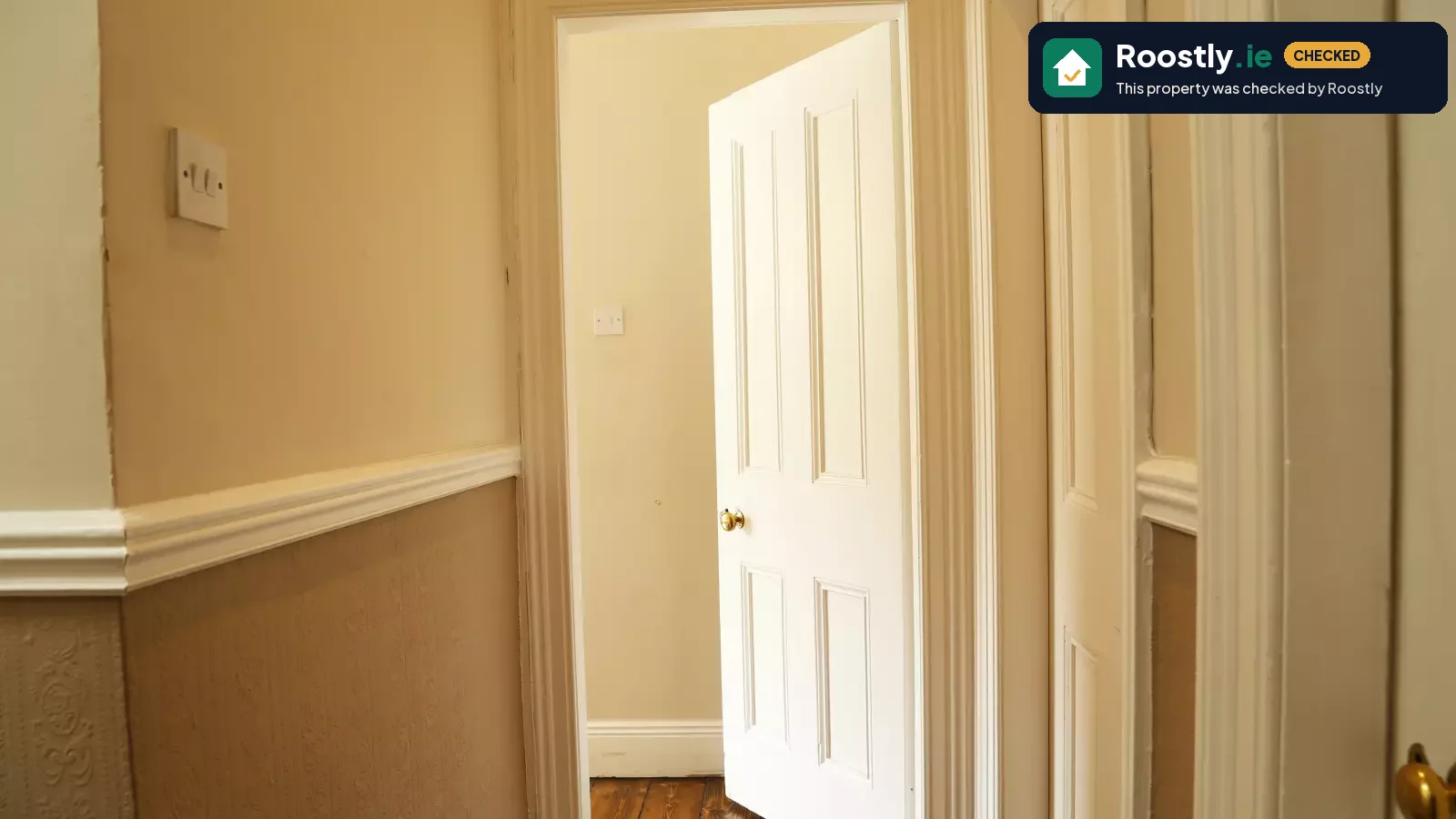 Bright room in 4-bedroom apartment with chest of drawers, Terenure