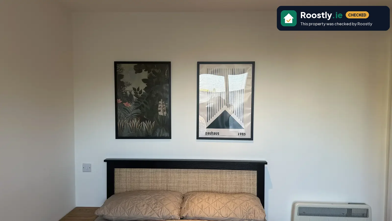 Room in a shared 4-bedroom apartment for rent in Ballybough, water and wifi included.