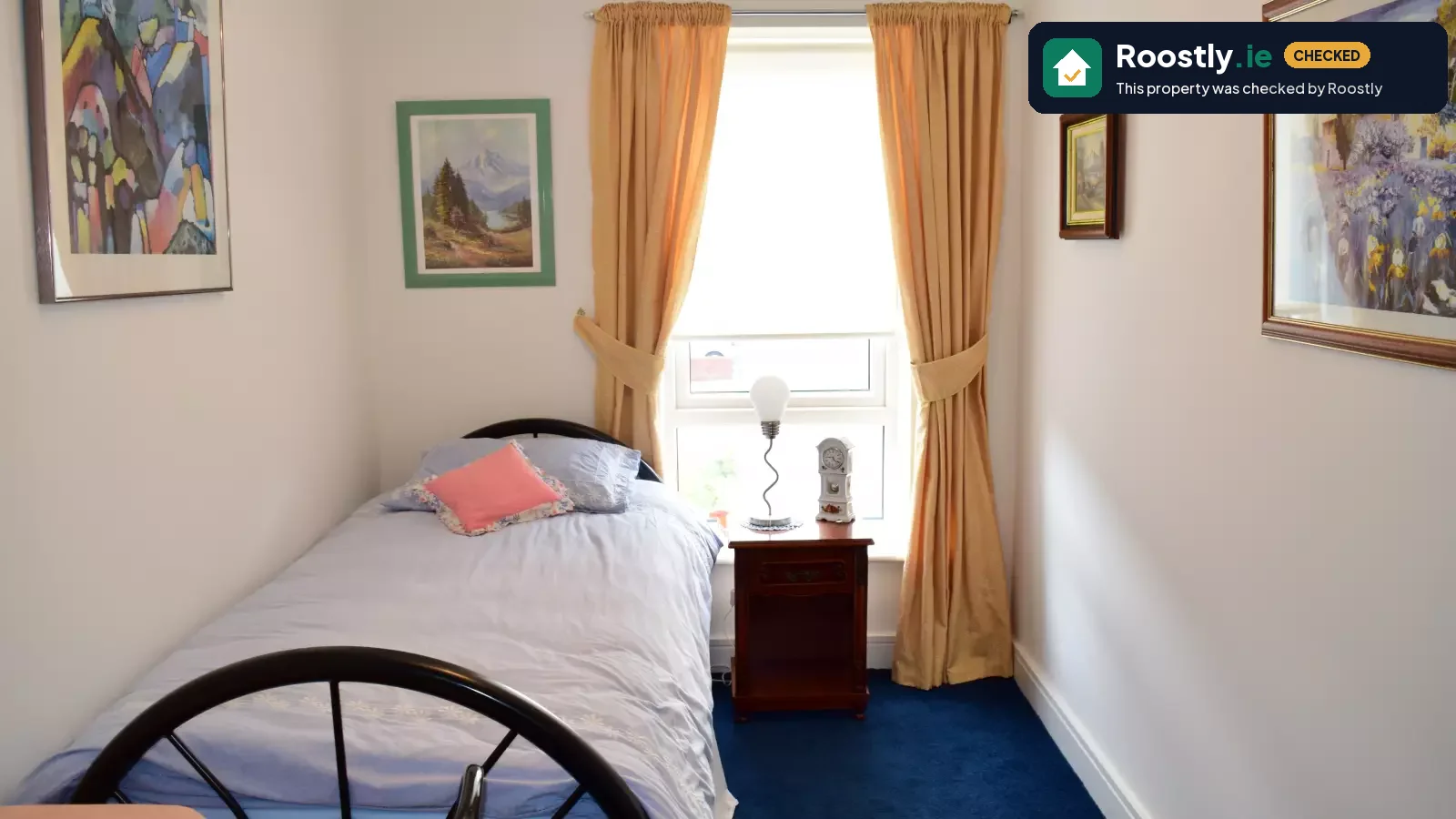 Nice room with street views in Balgriffin