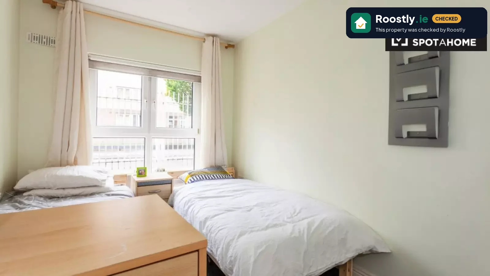Room in a shared 4-bedroom apartment for rent in Docklands South, bills included