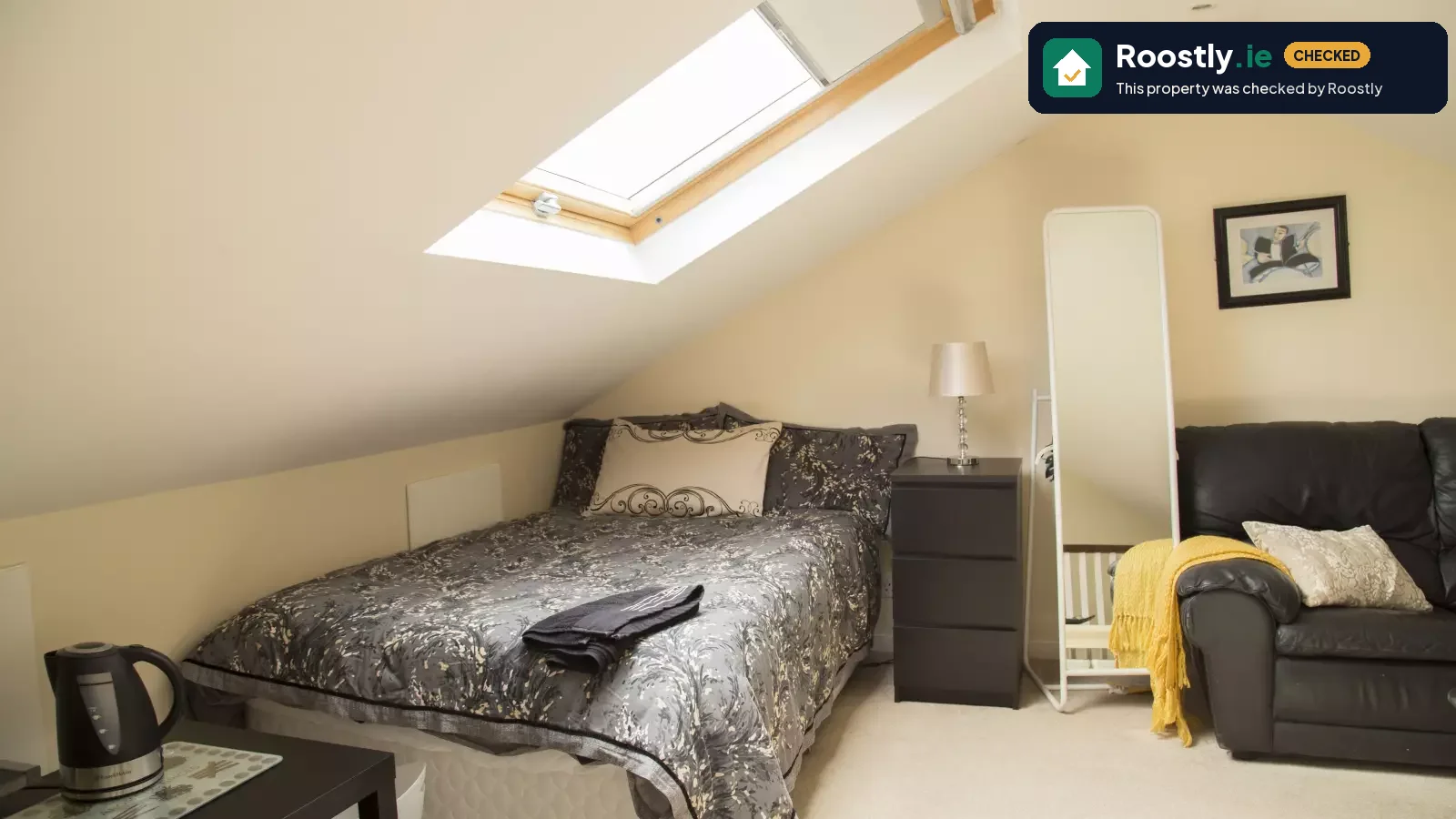 Inviting room with tv in 3-bedroom house Killester, Dublin