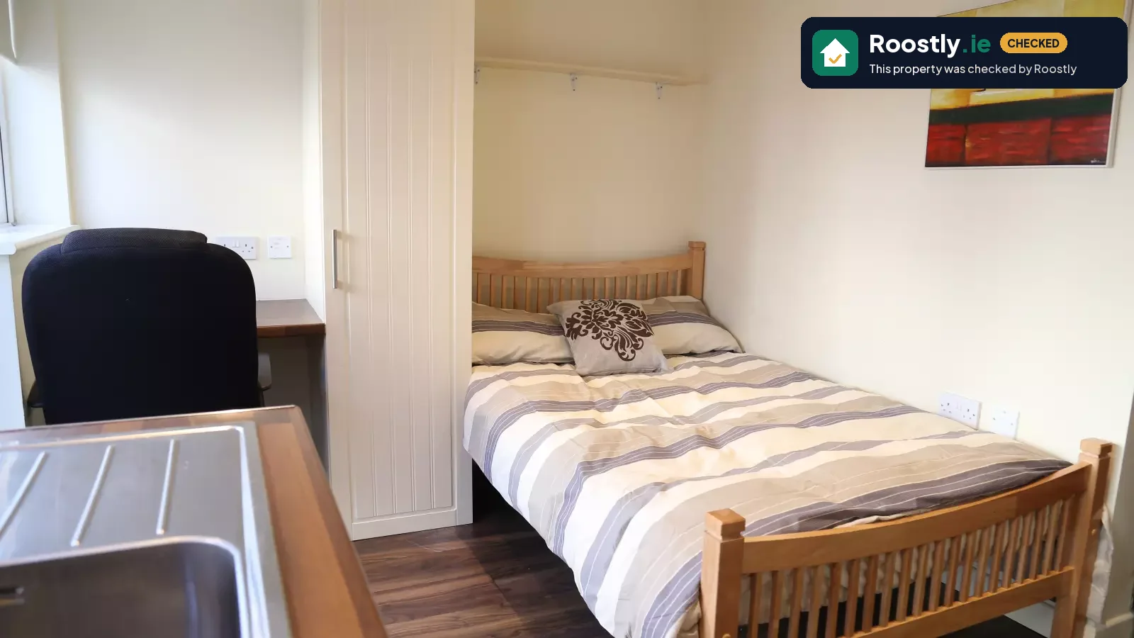 Studio for rent in Cabra East, bills included