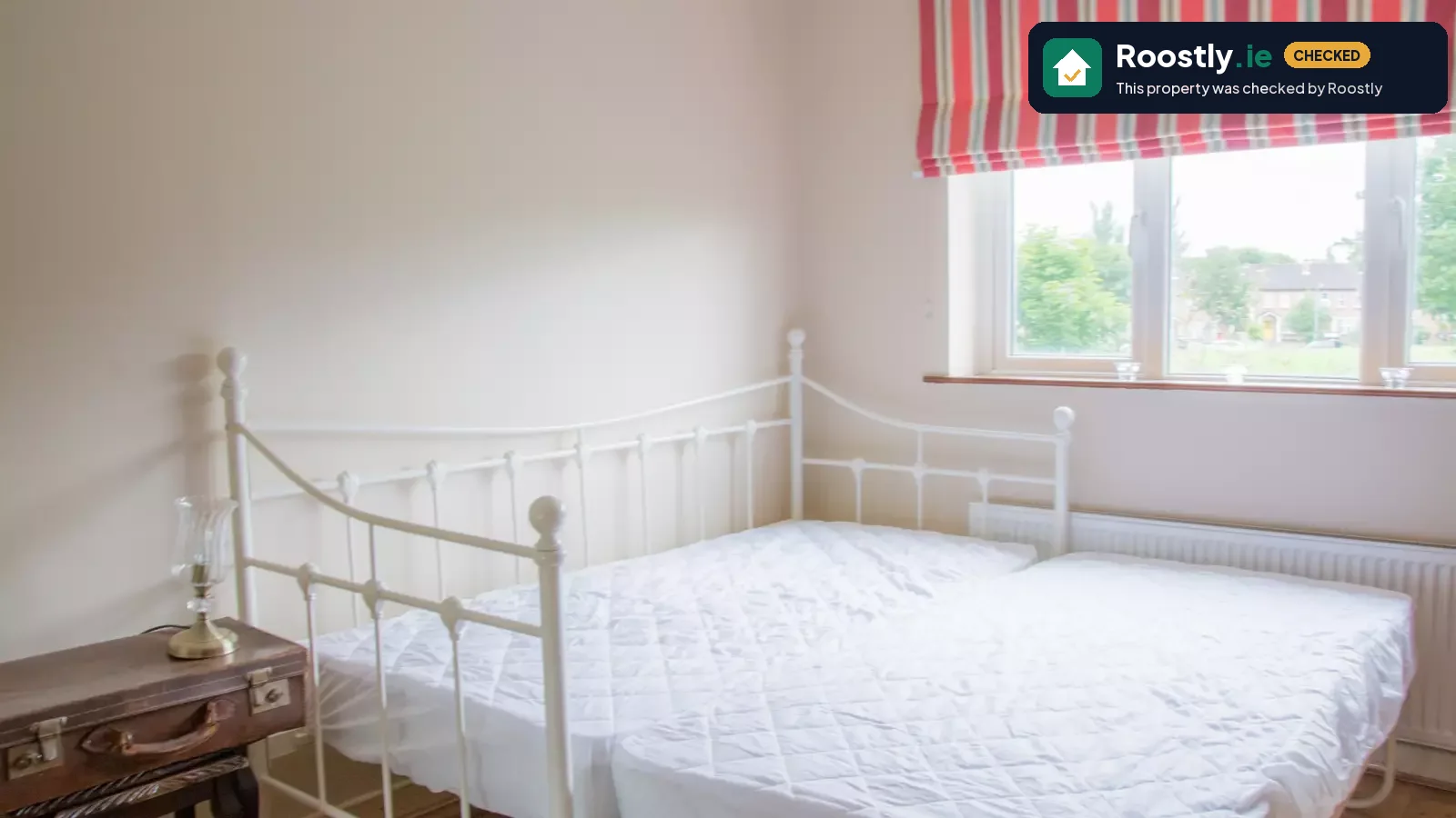 Room in a shared 1-bedroom apartment for rent in Dublin, only females, professionals or students allowed