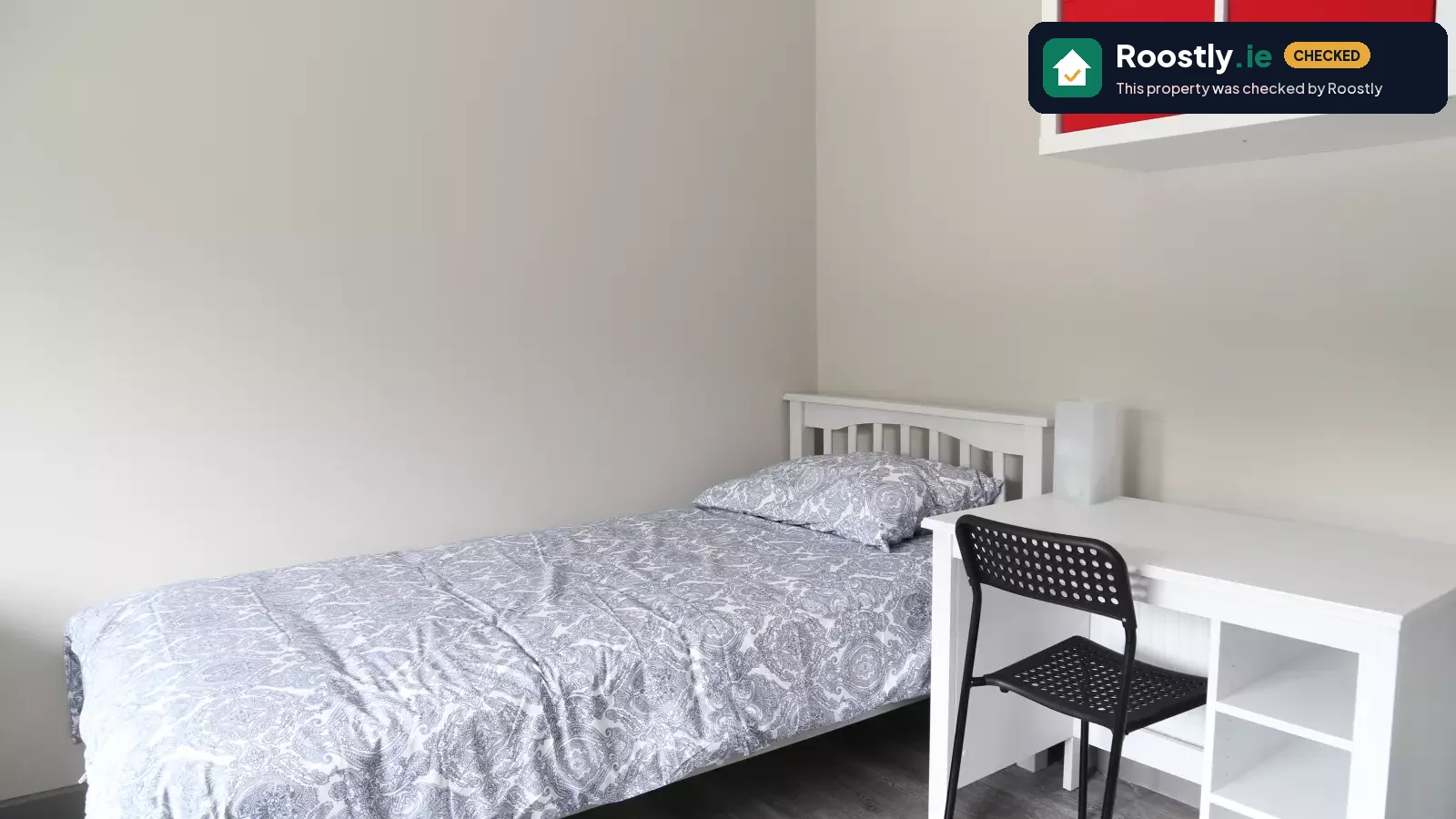 Bed for rent in 5-bedroom apartment for rent in Whitehall, professionals only.
