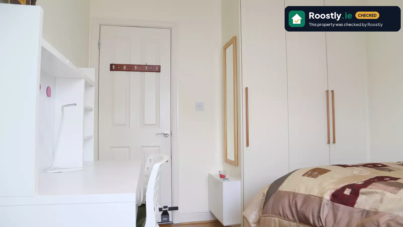 Room in a shared 4-bedroom apartment for rent in Dublin, perfect for professionals and students
