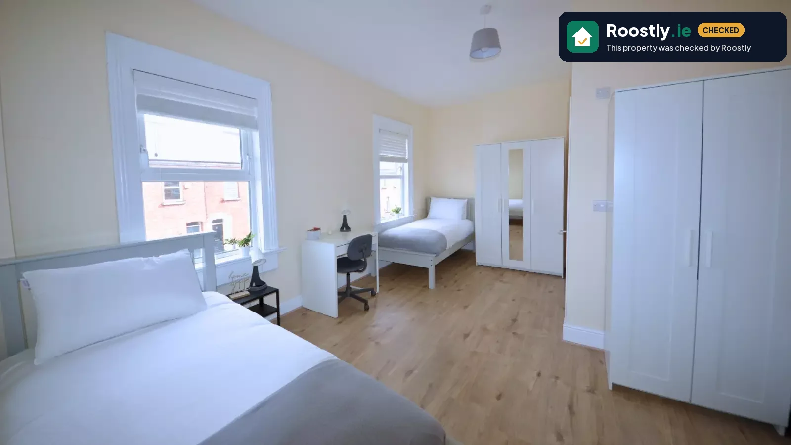 Bed in a ensuite twin room for female in 5-bedroom apartment in Drumcondra