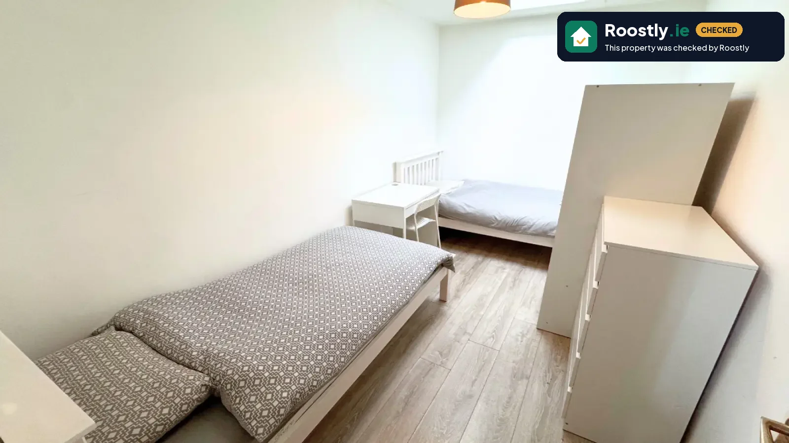 Room in a shared 6-bedroom apartment for rent in Southside, perfect for women