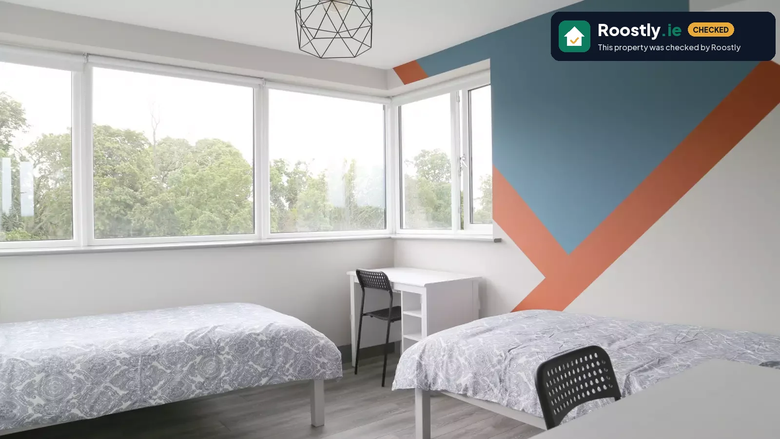 Bed in a shared 5-bedroom apartment for rent in Whitehall, professionals only.